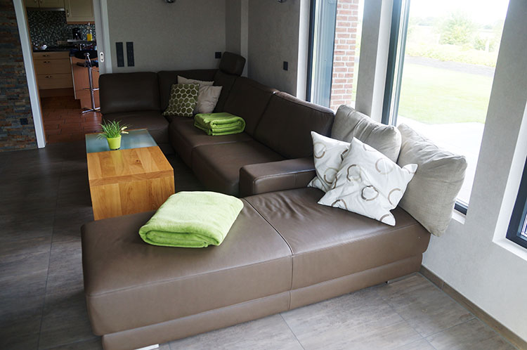 Kunden Rita und Jürgen GB - Sofa Austin Maßanfertigung Sofaecke mit großem Hocker klein