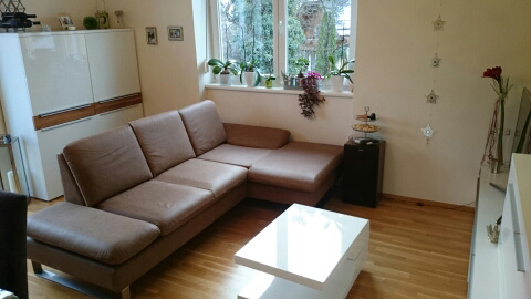 Kunde Zimmer - Sofa mit Longchair Joy in Echtleder naturbelassen Farbe tabak klein